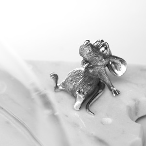 Marble cloche "Mouse Feast" with silver
